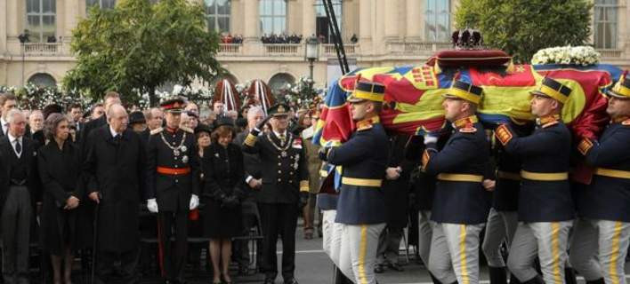 Η Ρουμανία αποχαιρέτησε τον πρώην βασιλιά, Μιχαήλ Α΄ -Χιλιάδες πολίτες και «γαλαζοαίματοι» (βίντεο)